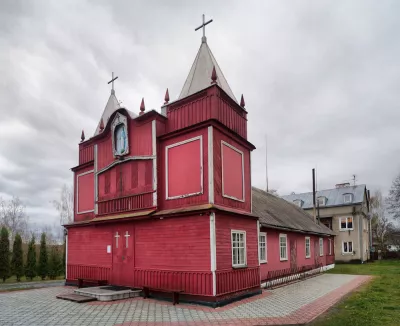 Римо-католики Кам’яного Броду відновили дерев’яний костьол