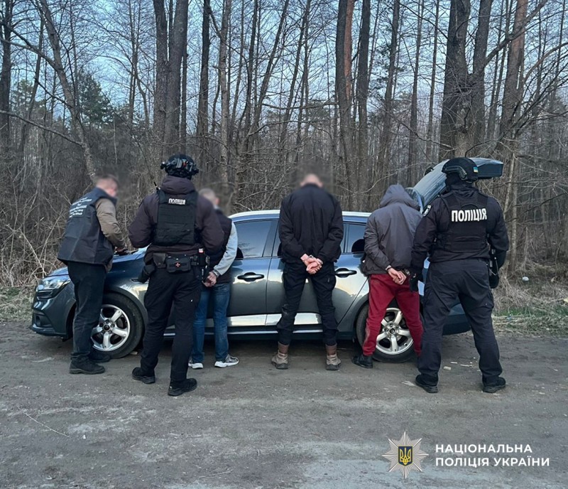 На Житомирщині затримали водія, який віз чоловіків до кордону в обхід блокпостів