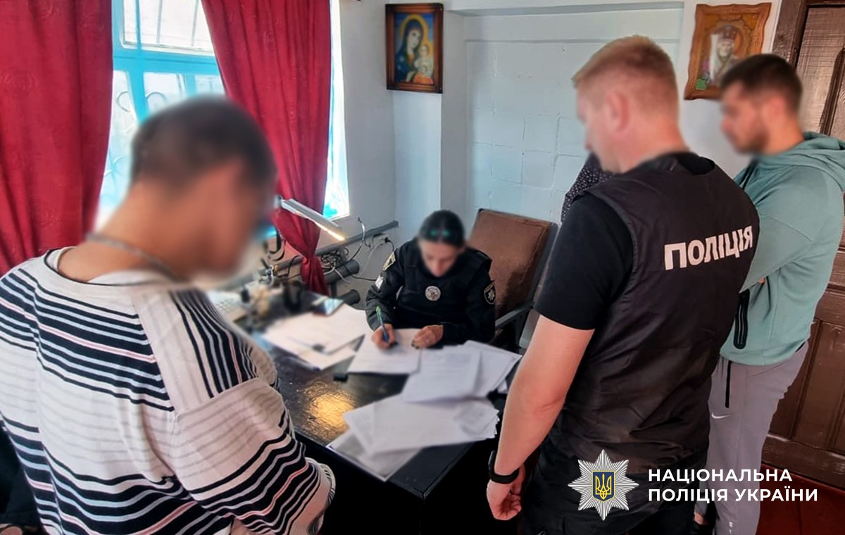 Наркотики у лампах та фломастерах: на Житомирщині викрили «смотрящого»