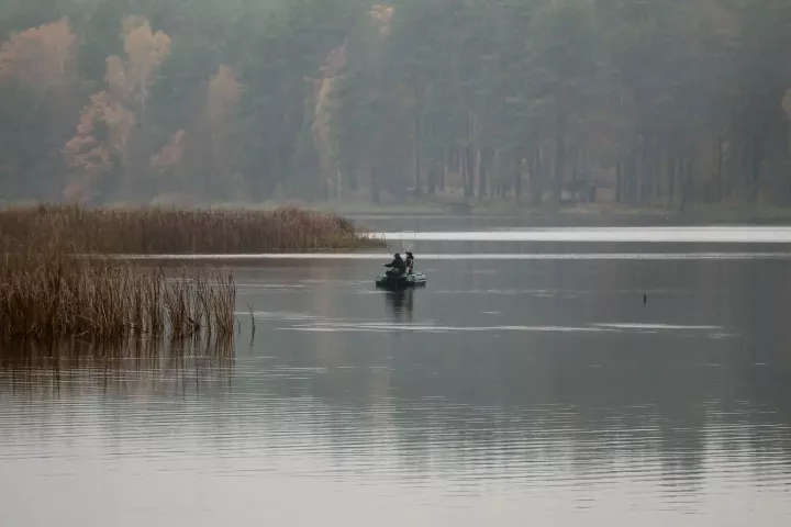 Риболовля на щуку восени: Юрій Невмержицький випробував спінінг на річці Повч