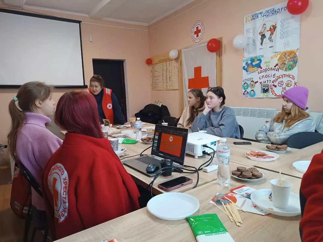  У Радомишльському Червоному Хресті відкрився молодіжно-волонтерський простір "Вітрила мрій"