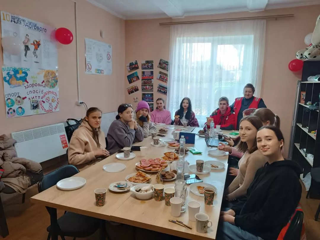  У Радомишльському Червоному Хресті відкрився молодіжно-волонтерський простір "Вітрила мрій"