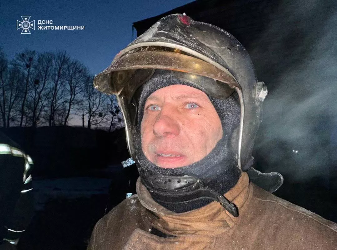 Рятувальники ліквідували пожежу на деревопереробному підприємстві у Радомишлі