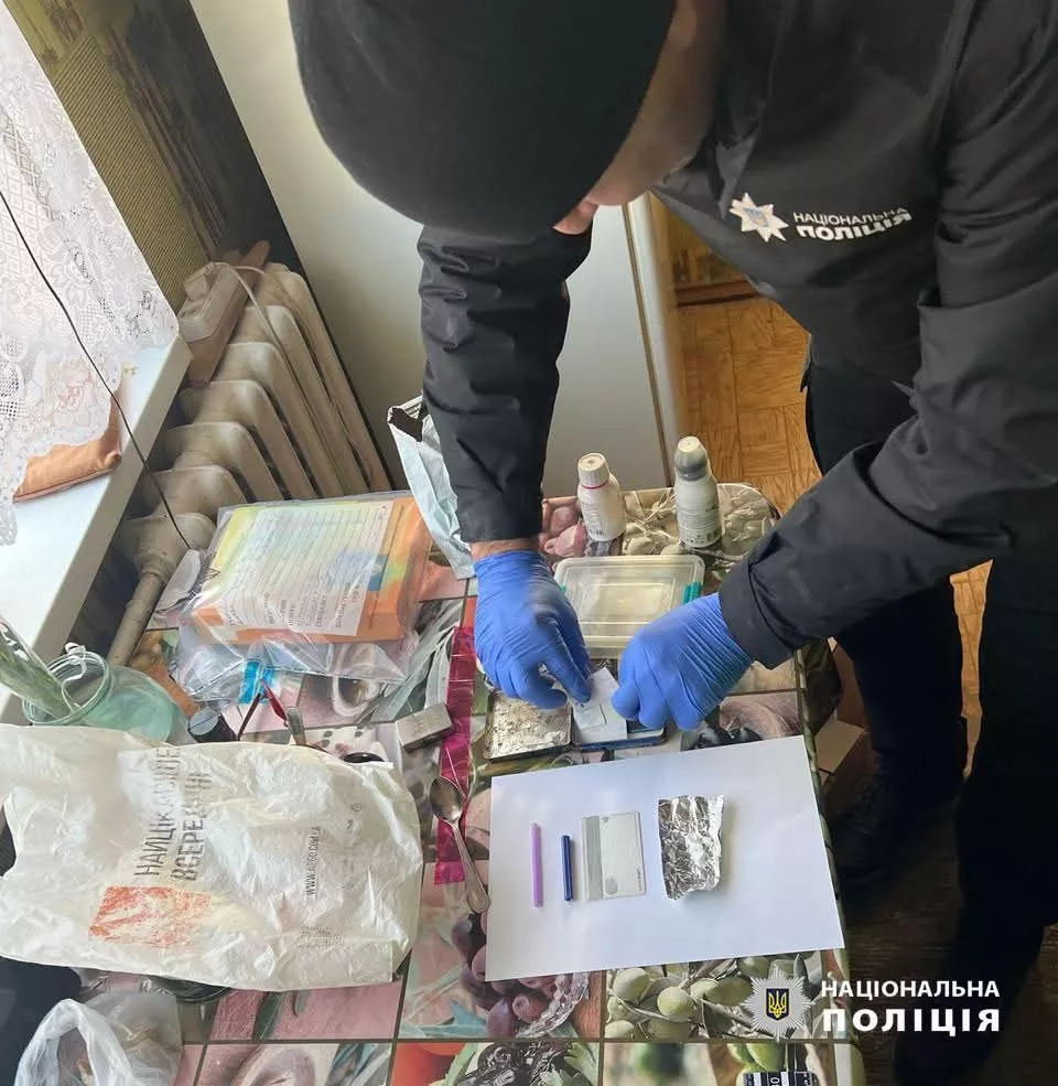 На Житомирщині поліцейські знешкодили діяльність нарколабораторії та затримали учасників злочинної групи