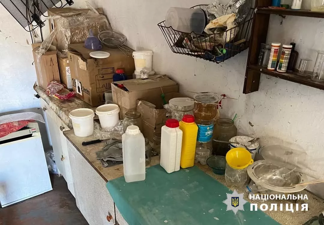 На Житомирщині поліцейські знешкодили діяльність нарколабораторії та затримали учасників злочинної групи