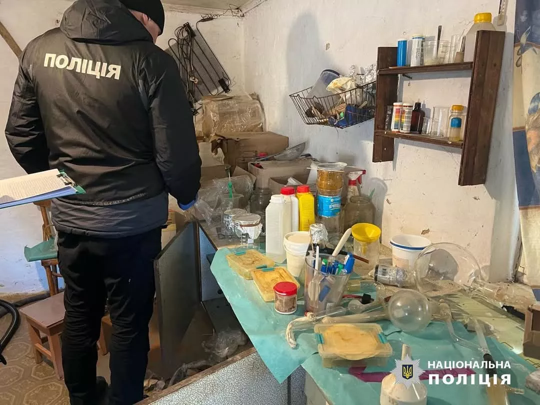 На Житомирщині поліцейські знешкодили діяльність нарколабораторії та затримали учасників злочинної групи