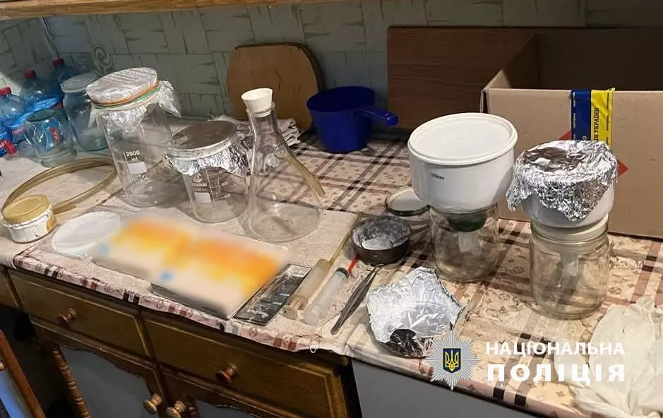На Житомирщині поліцейські знешкодили діяльність нарколабораторії та затримали учасників злочинної групи