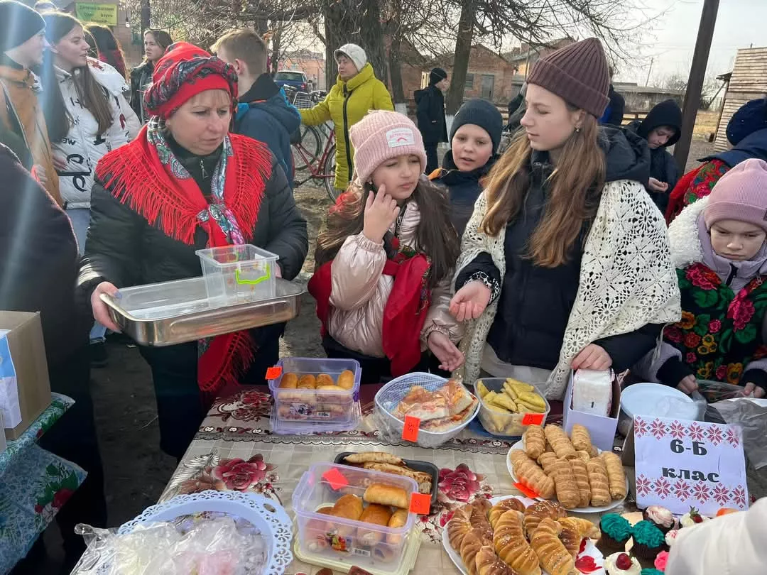 Благодійний ярмарок у Потіївці для підтримки ЗСУ