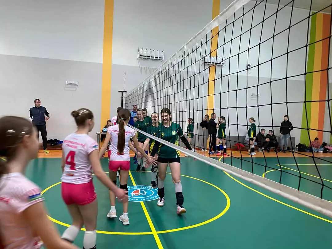 Волейболістки Радомишльського ліцею №2 вибороли 4 місце на районних змаганнях "Пліч-о-пліч"