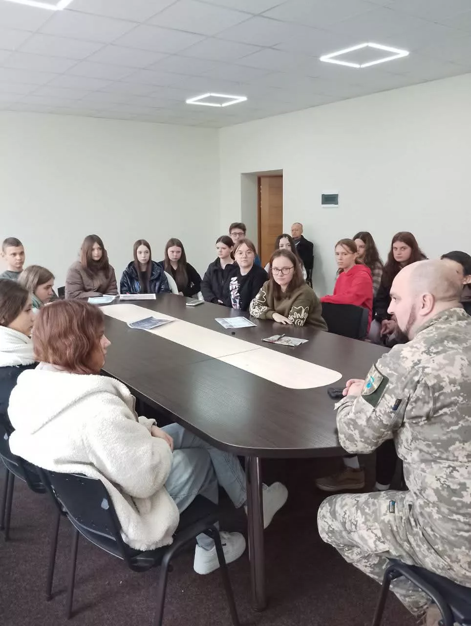 Радомишльський ТЦК допомагає старшокласникам з вибором професії 