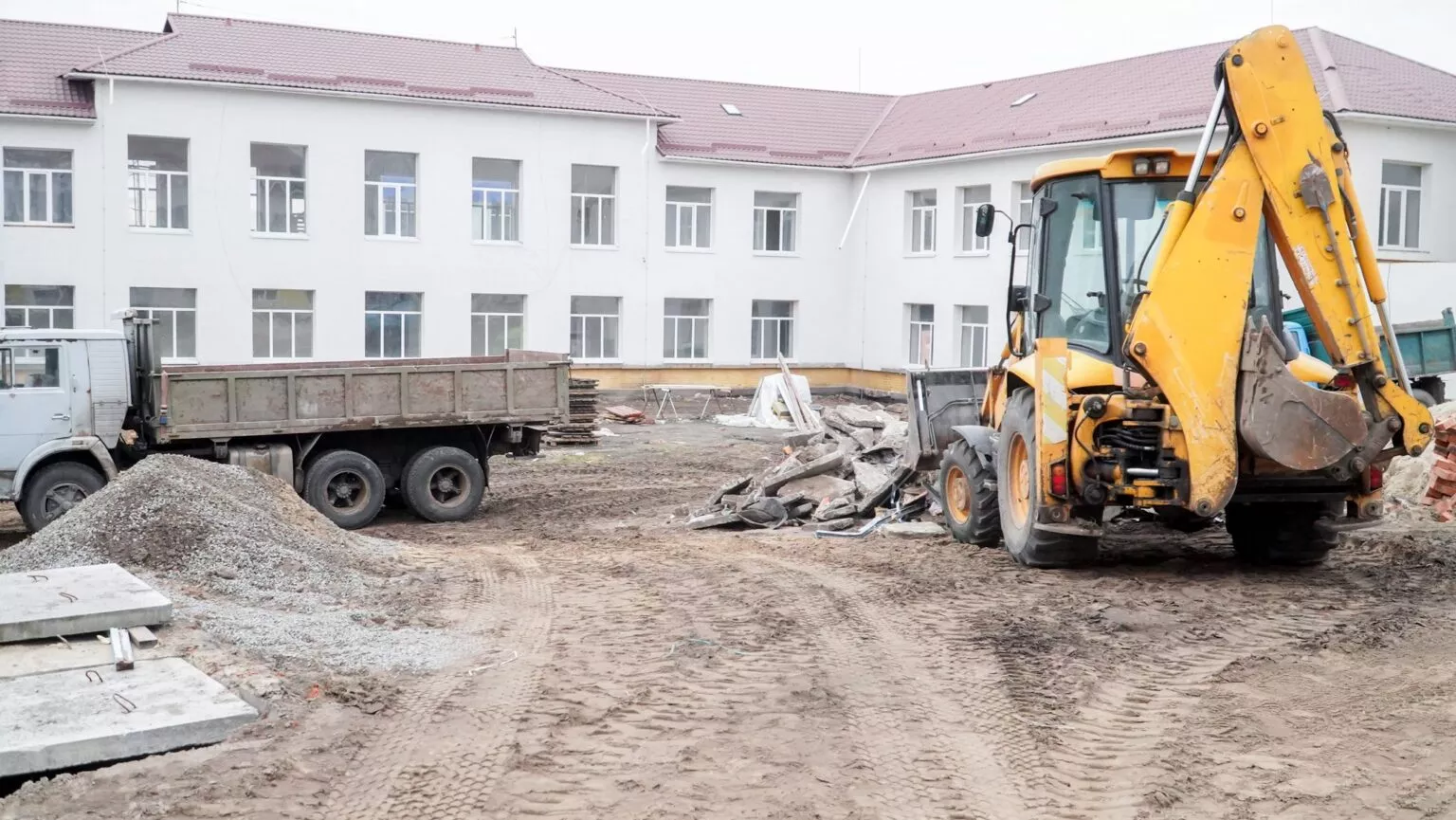 Віталій Бунечко проінспектував відновлення освітніх закладів у Малині