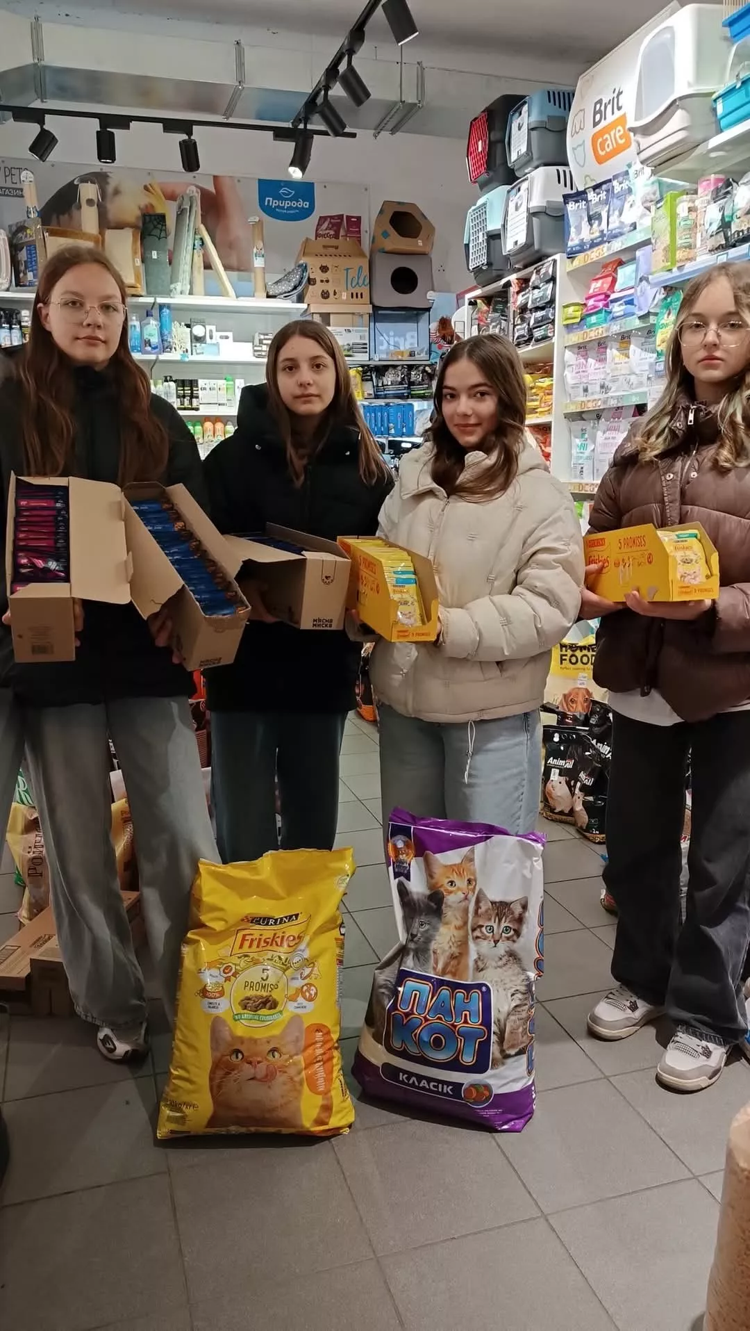 Учні Радомишльського ліцею №1 подарували щастя чотирилапим друзям