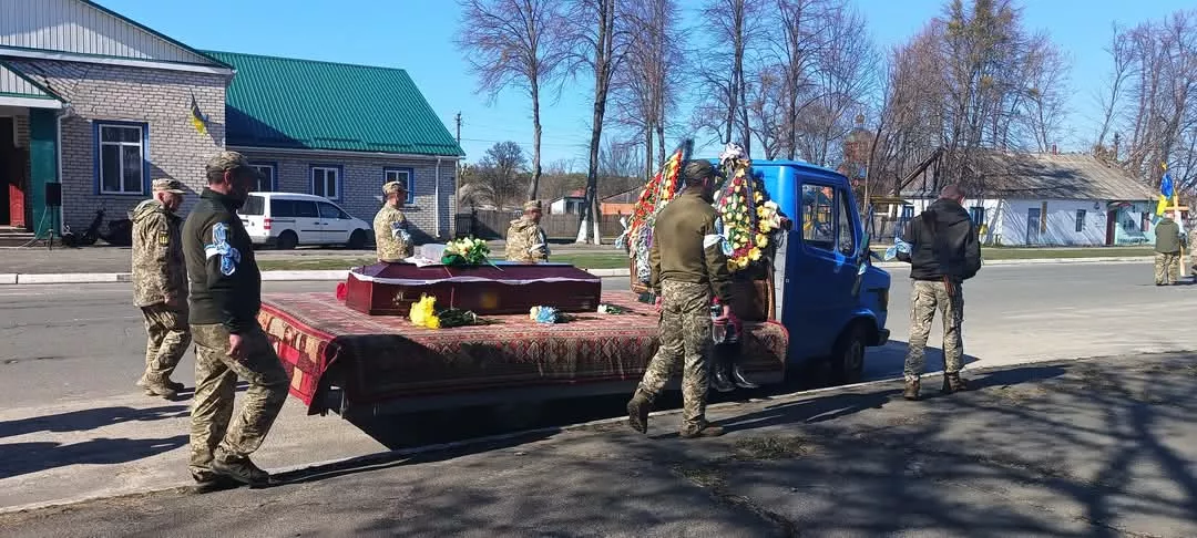 Вишевичі попрощалися з Героєм Володимиром Шаріковим