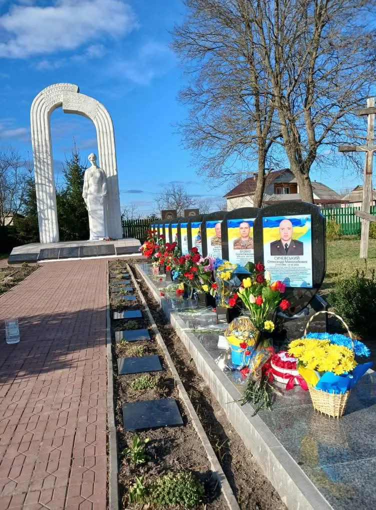 У Кочерові відкрили Алею Пам'яті загиблим захисникам України