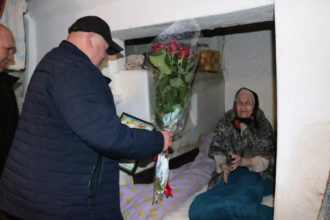 Сто років життєвої мудрості: жителька Радомишльської громади відзначає віковий ювілей