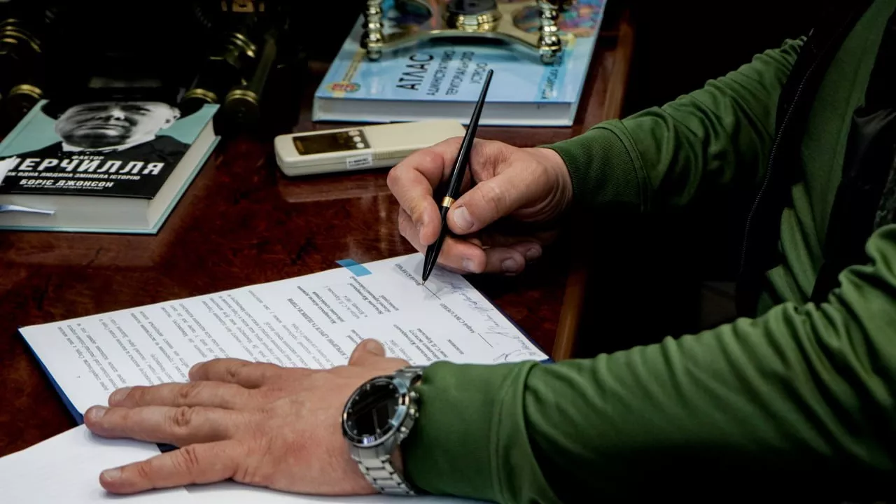 Стратегічне партнерство для зміцнення обороноздатності: підписано меморандум між Житомирською ОВА та військовим інститутом