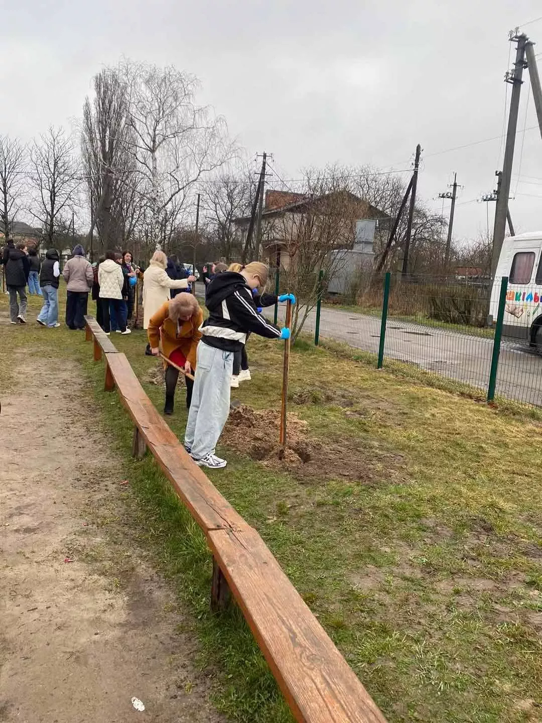 Алея Сакур в Потіївському ліцеї, як символ миру та пам'яті 