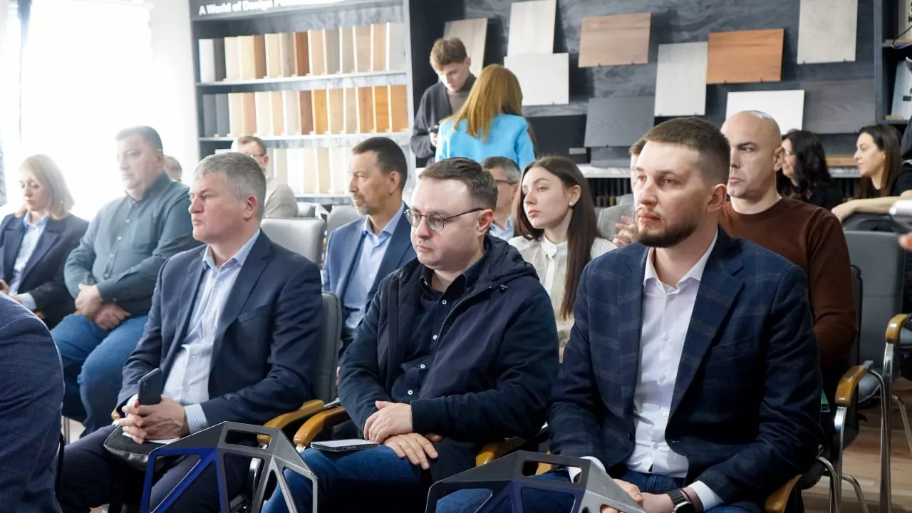 Голова Житомирської ОВА Віталій Бунечко обговорив перспективи розвитку деревообробної галузі на всеукраїнській нараді