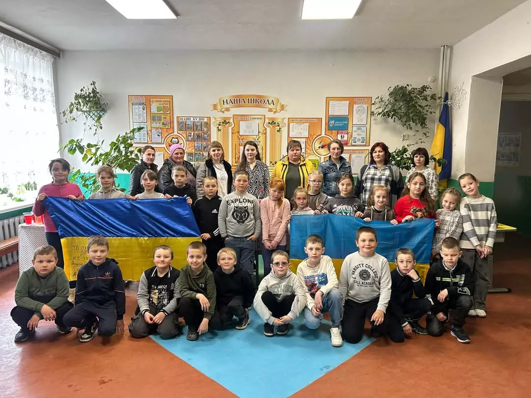 У Великорацькому ліцеї відбувся благодійний ярмарок на підтримку ЗСУ