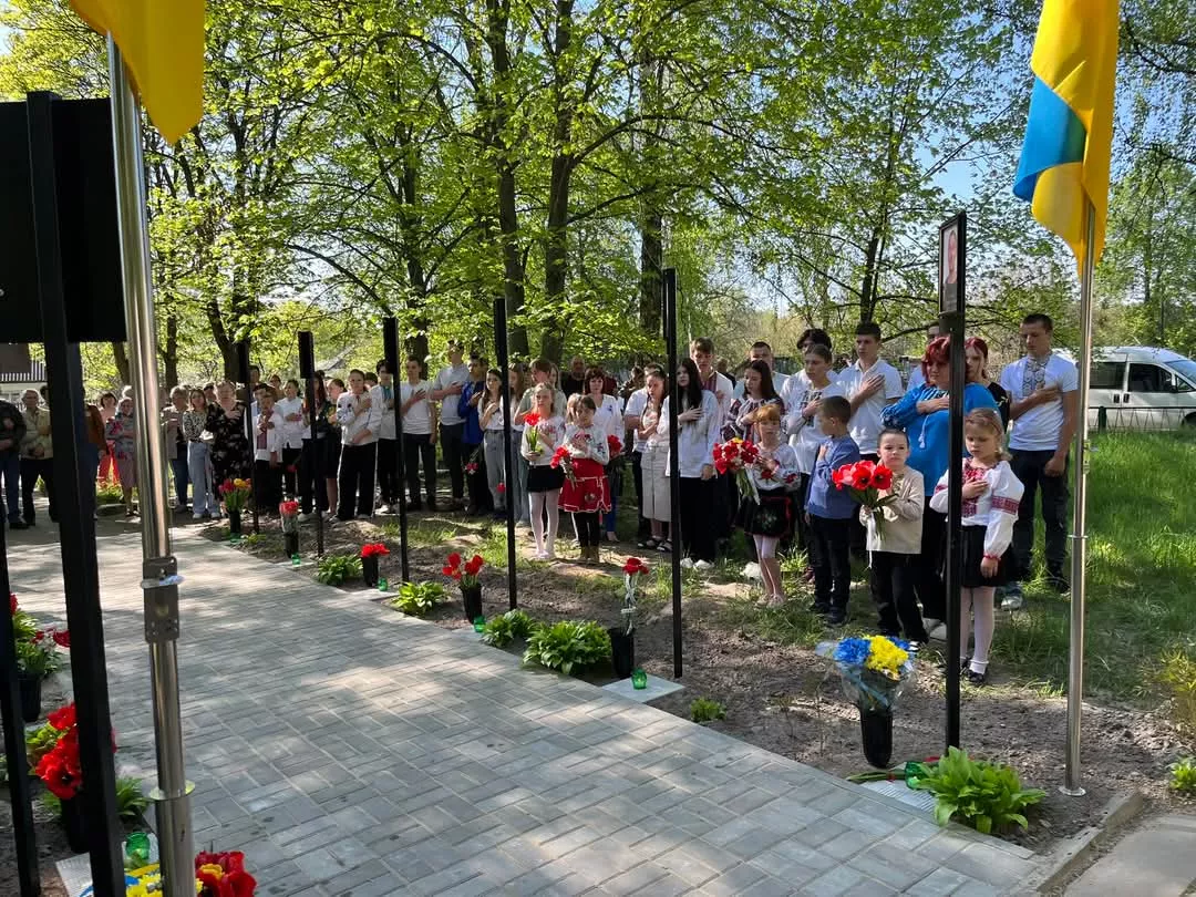 У селі Велика Рача відкрили Алею пам'яті та слави Героїв