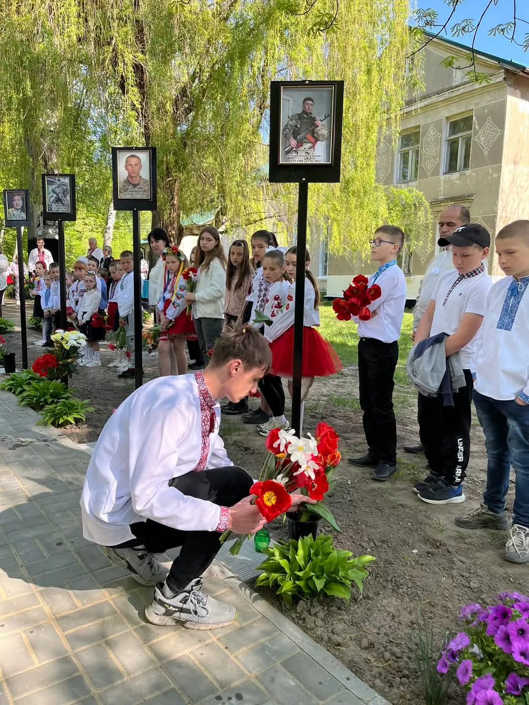 У селі Велика Рача відкрили Алею пам'яті та слави Героїв