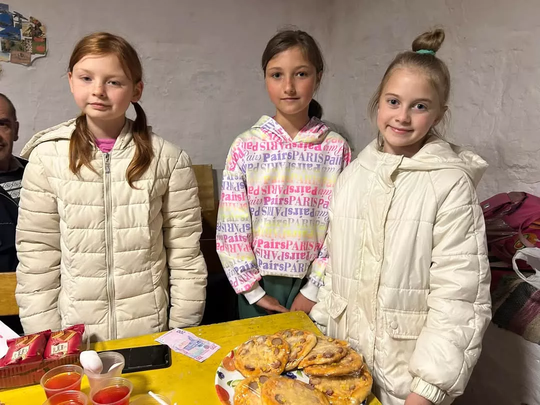 Благодійна ярмарка в укритті: учні Великорацького ліцею показали незламність українського духу