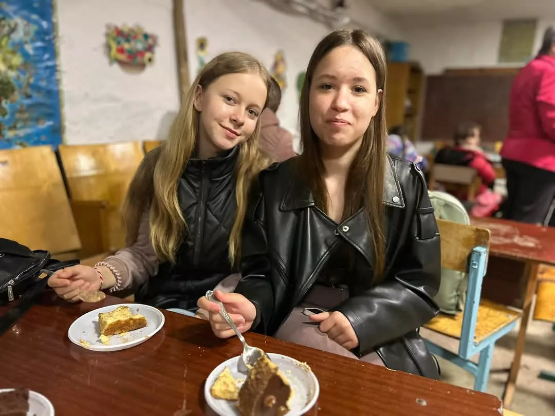 Благодійна ярмарка в укритті: учні Великорацького ліцею показали незламність українського духу
