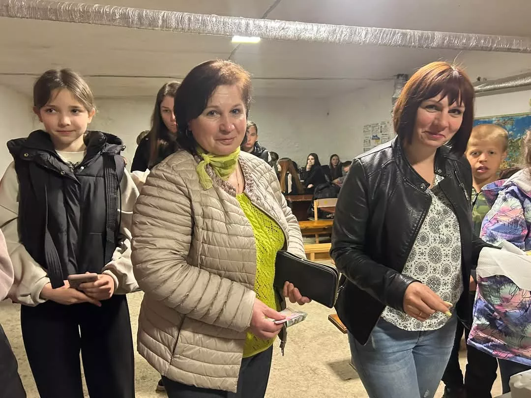Благодійна ярмарка в укритті: учні Великорацького ліцею показали незламність українського духу