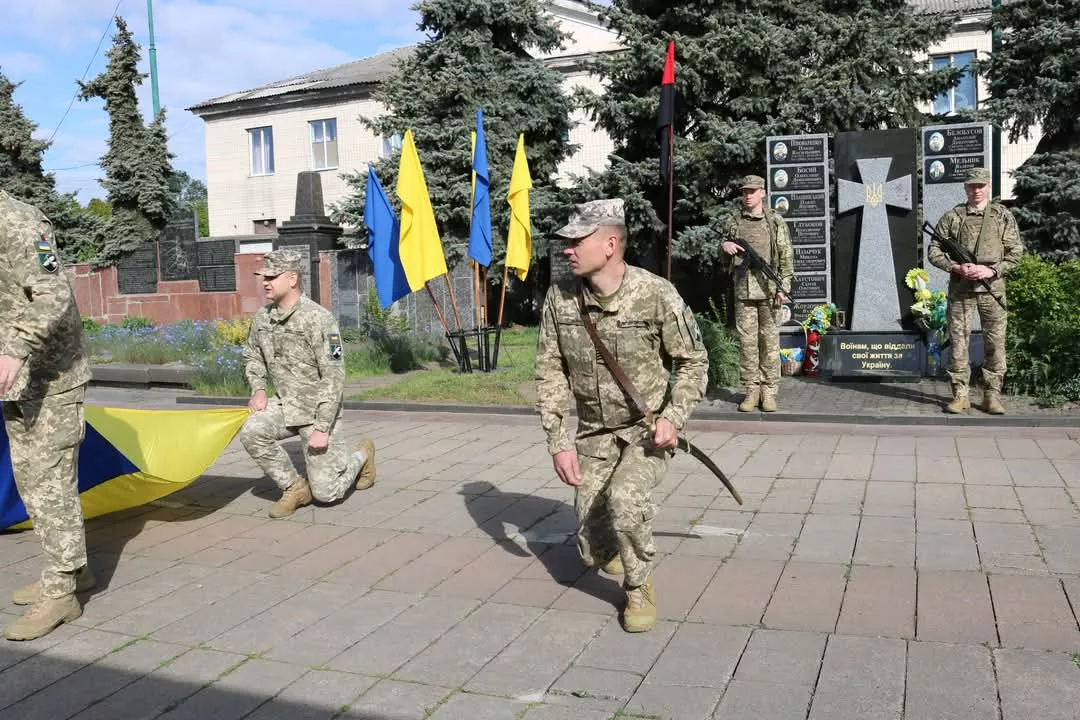 У День пам’яті та примирення у Радомишльській громаді вшанували загиблих у Другій світовій війні та героїв сучасної війни