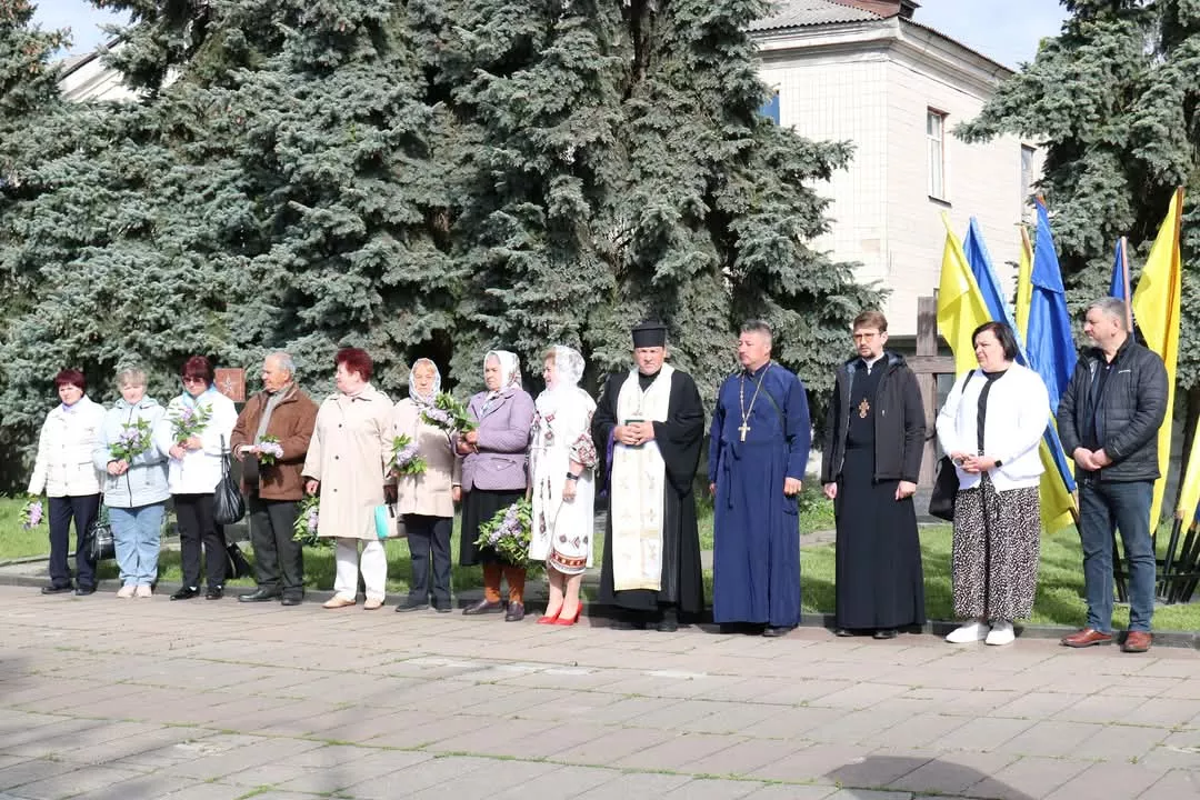У День пам’яті та примирення у Радомишльській громаді вшанували загиблих у Другій світовій війні та героїв сучасної війни