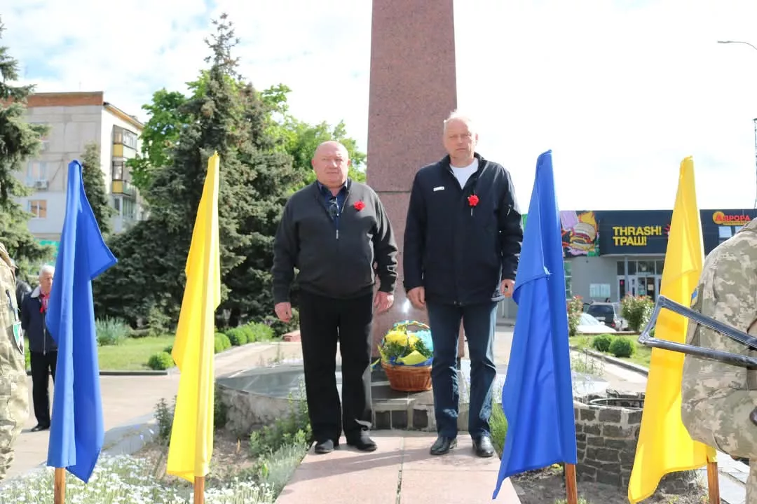 У День пам’яті та примирення у Радомишльській громаді вшанували загиблих у Другій світовій війні та героїв сучасної війни