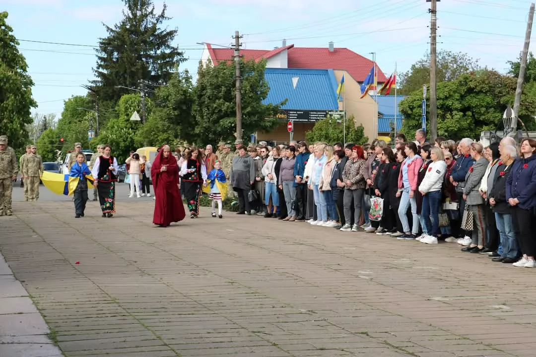 У День пам’яті та примирення у Радомишльській громаді вшанували загиблих у Другій світовій війні та героїв сучасної війни