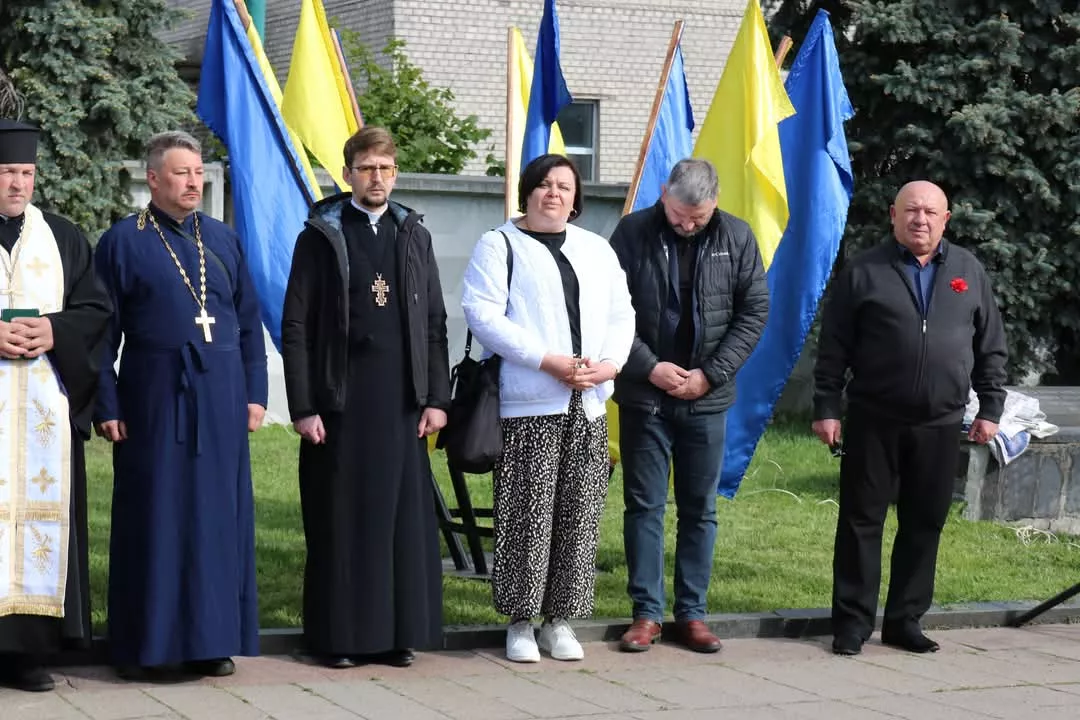 У День пам’яті та примирення у Радомишльській громаді вшанували загиблих у Другій світовій війні та героїв сучасної війни