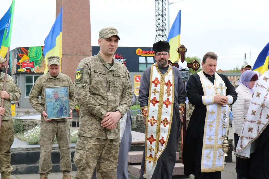 Радомишльщина попрощалася з Героєм Максимом Язиковим, який повернувся додому через півтора року після загибелі