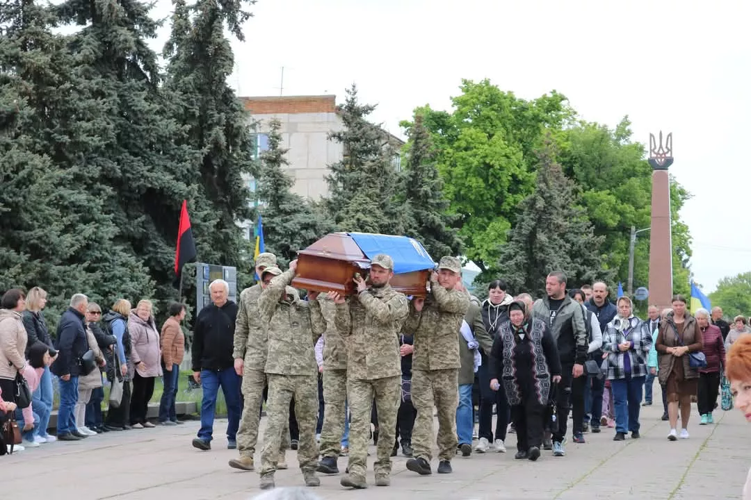 Радомишльщина попрощалася з Героєм Максимом Язиковим, який повернувся додому через півтора року після загибелі