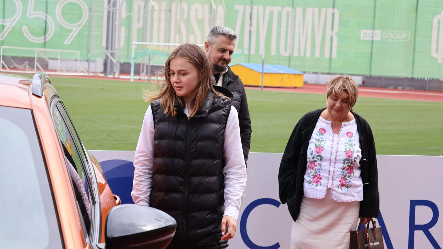 Віталій Бунечко та благодійники вручили автомобіль чемпіонці Ірині Бондар