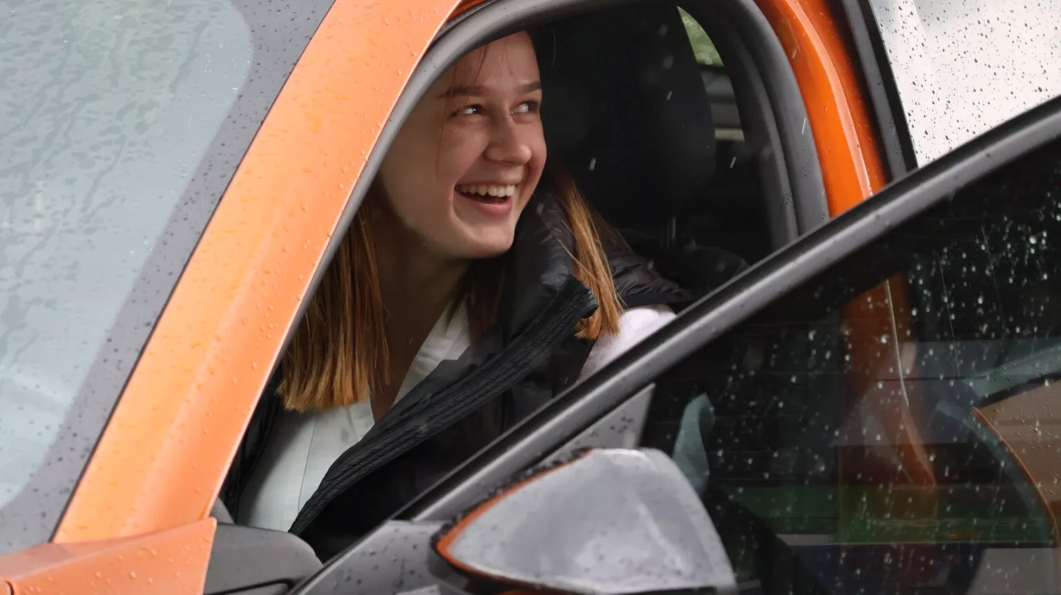 Віталій Бунечко та благодійники вручили автомобіль чемпіонці Ірині Бондар