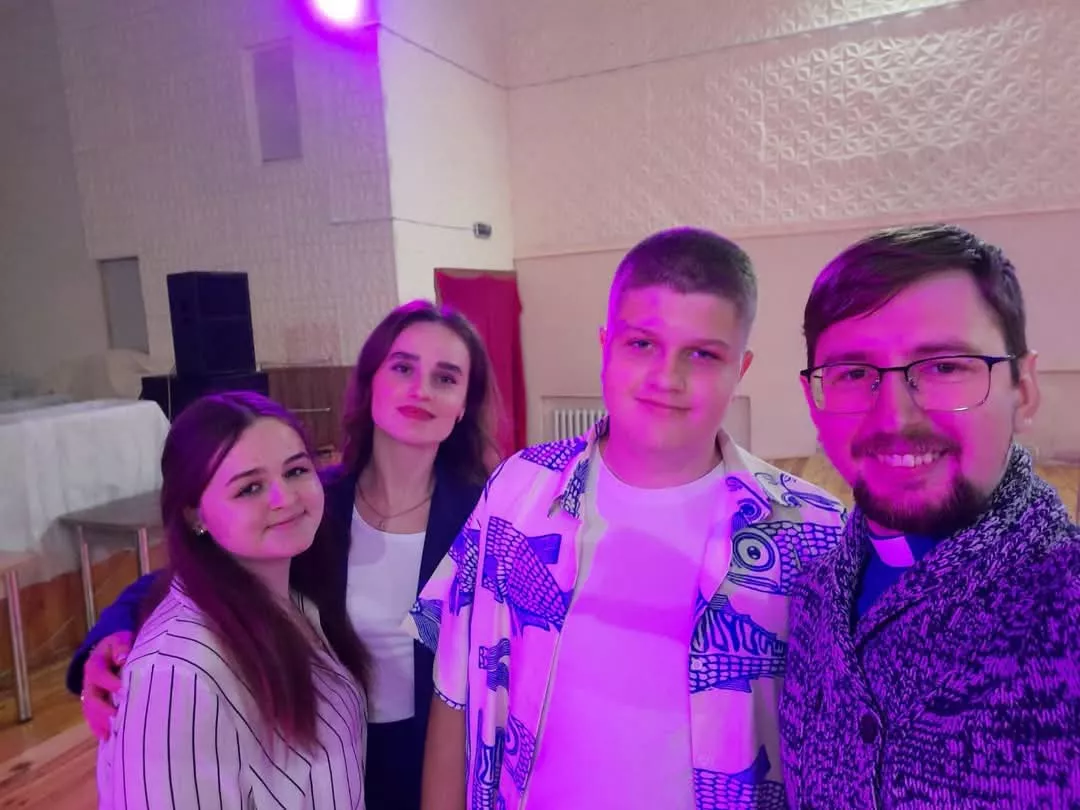 У Радомишлі в публічній бібліотеці-медіатеці відбулась молодіжна гра "Хто зверху?"