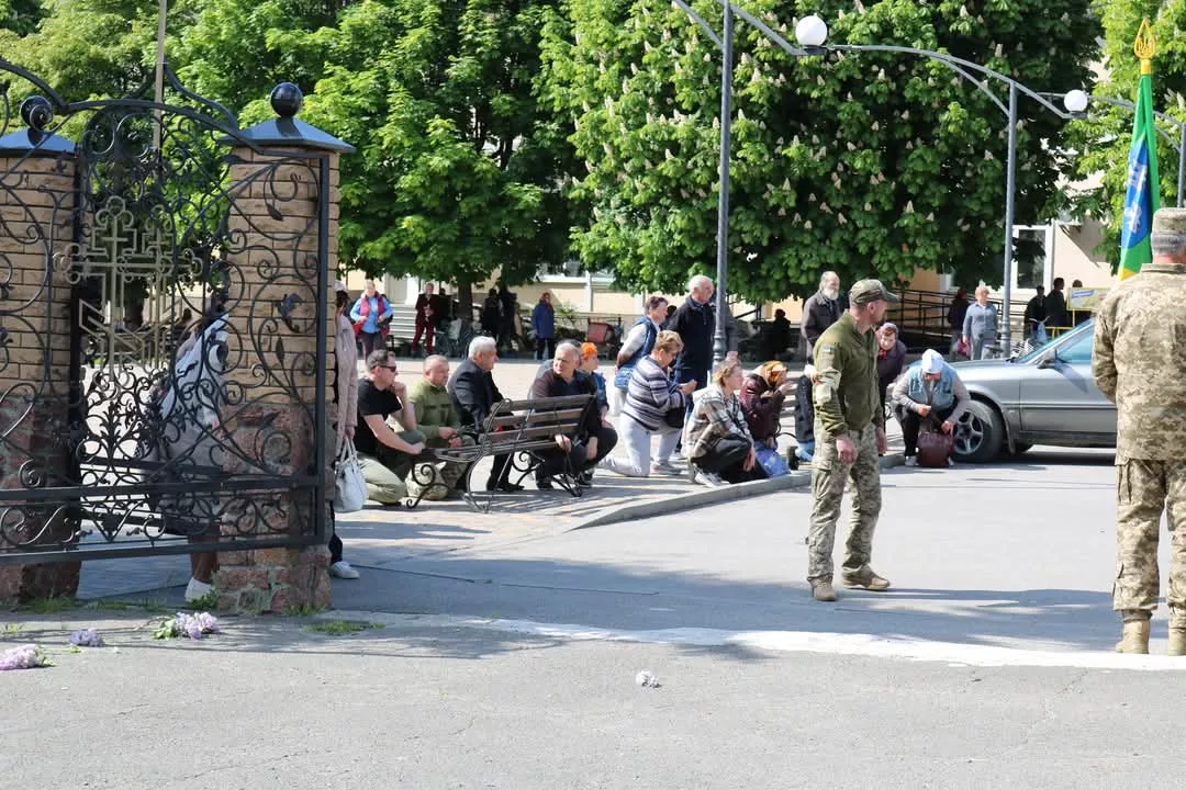 Радомишльська громада провела в останню путь свого захисника – Віталія Павленка