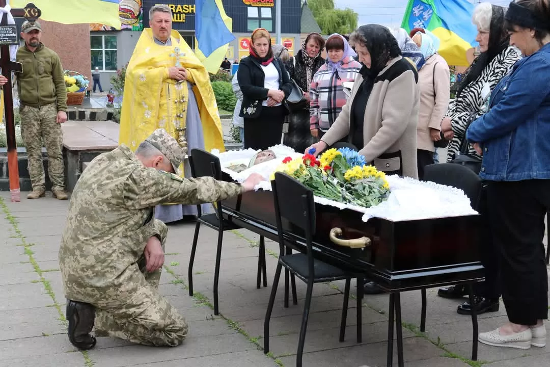 Радомишльська громада провела в останню путь свого захисника – Віталія Павленка