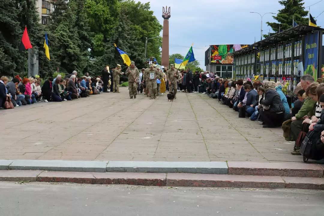 Радомишльська громада провела в останню путь свого захисника – Віталія Павленка