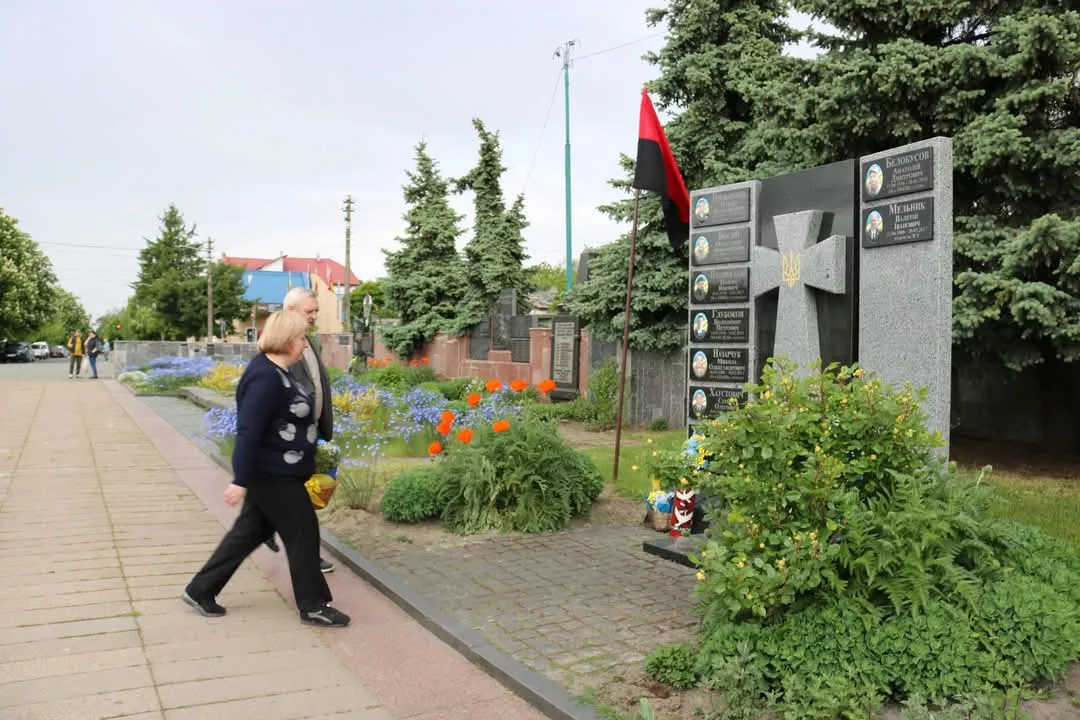 У Радомишльській громаді вшанували пам'ять українських Героїв