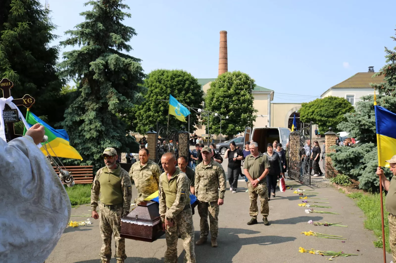 Радомишльська громада попрощалася з Героєм України Миколою Лівончиком