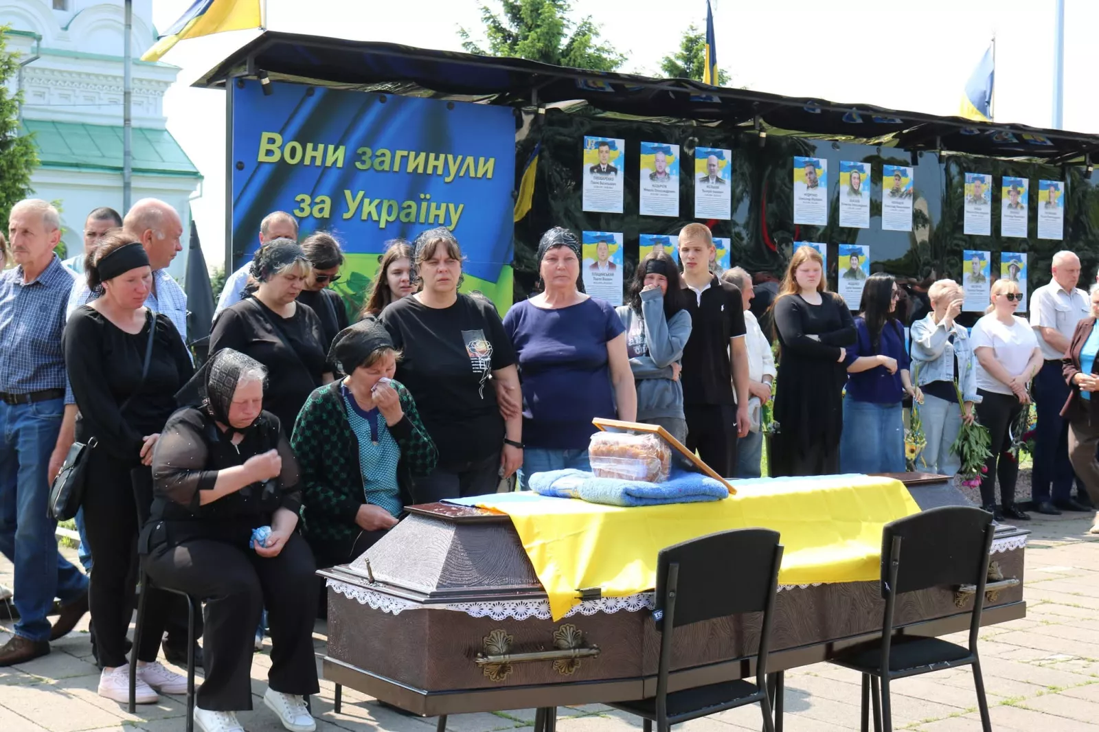 Радомишльська громада попрощалася з Героєм України Миколою Лівончиком