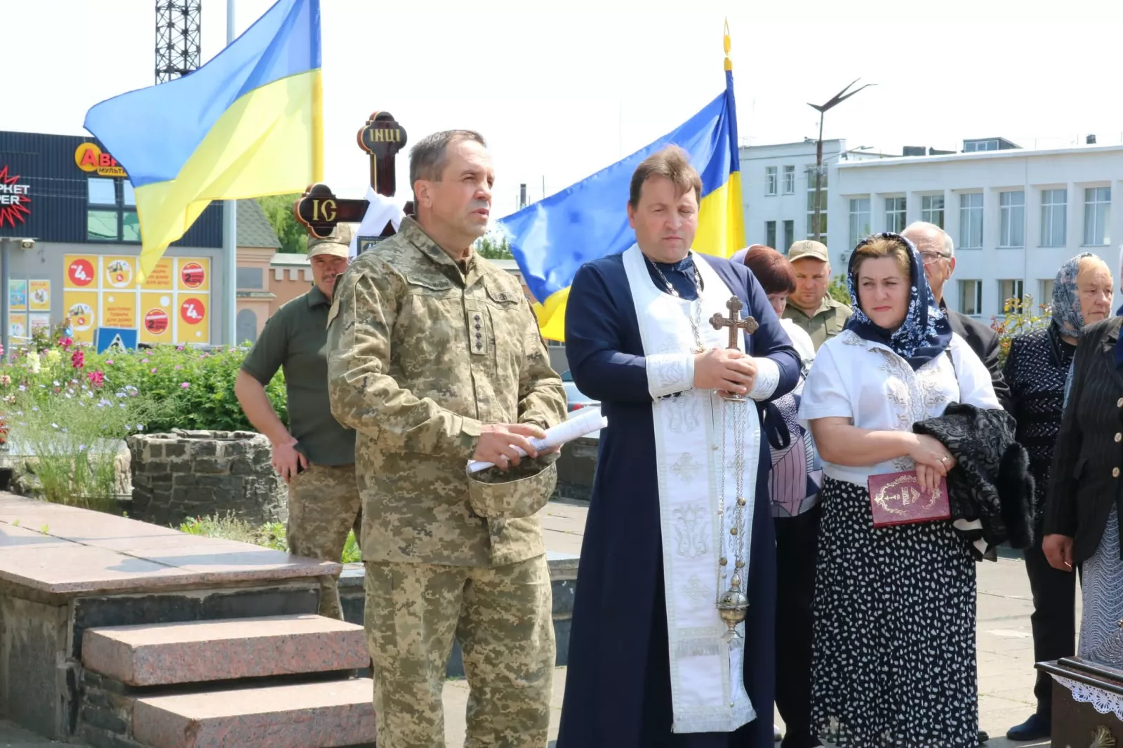 Радомишльська громада попрощалася з Героєм України Миколою Лівончиком