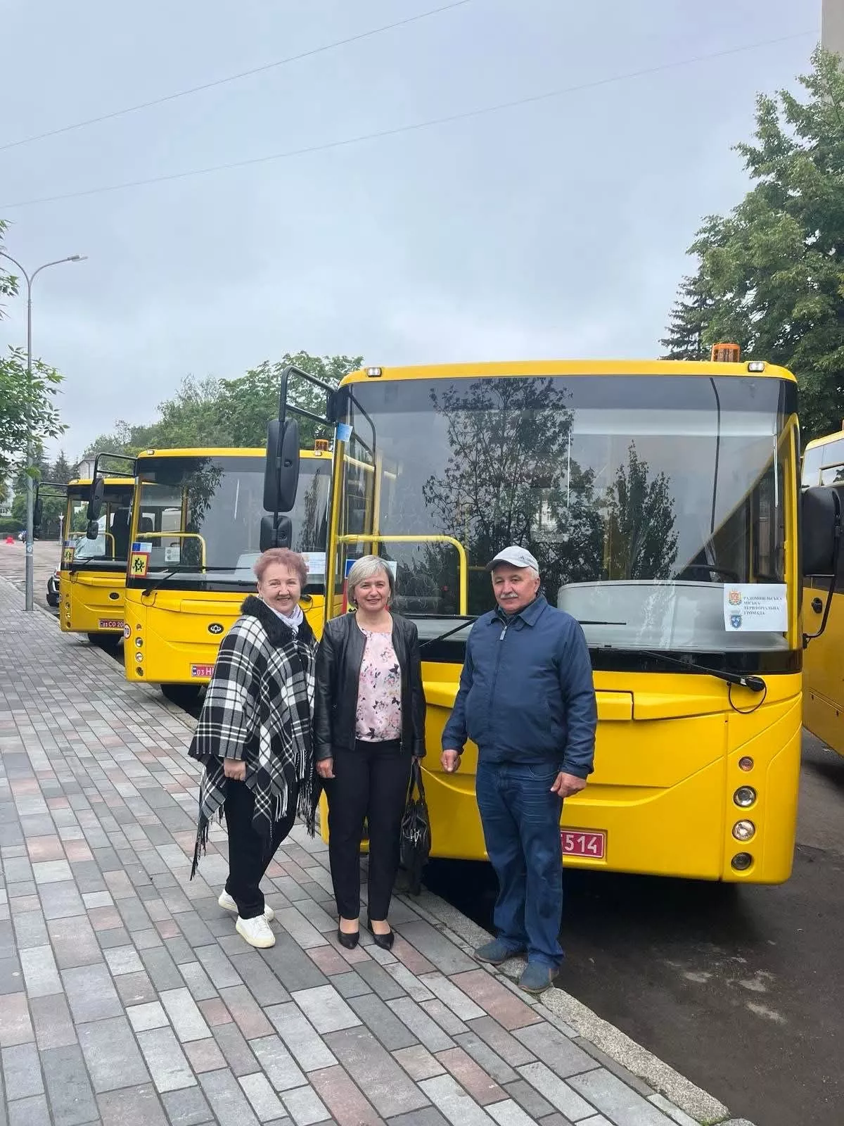 Радомишльський опорний ліцей №2 отримав новий шкільний автобус