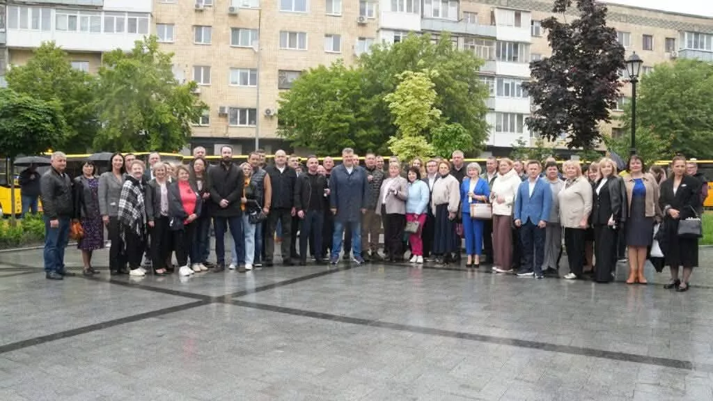 Радомишльський опорний ліцей №2 отримав новий шкільний автобус