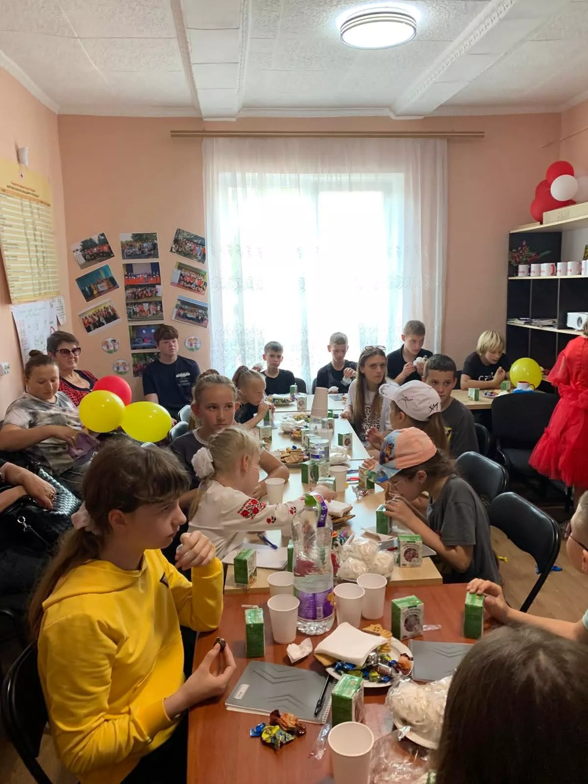 Радомишльський Червоний Хрест подарував дітям героїв незабутнє свято
