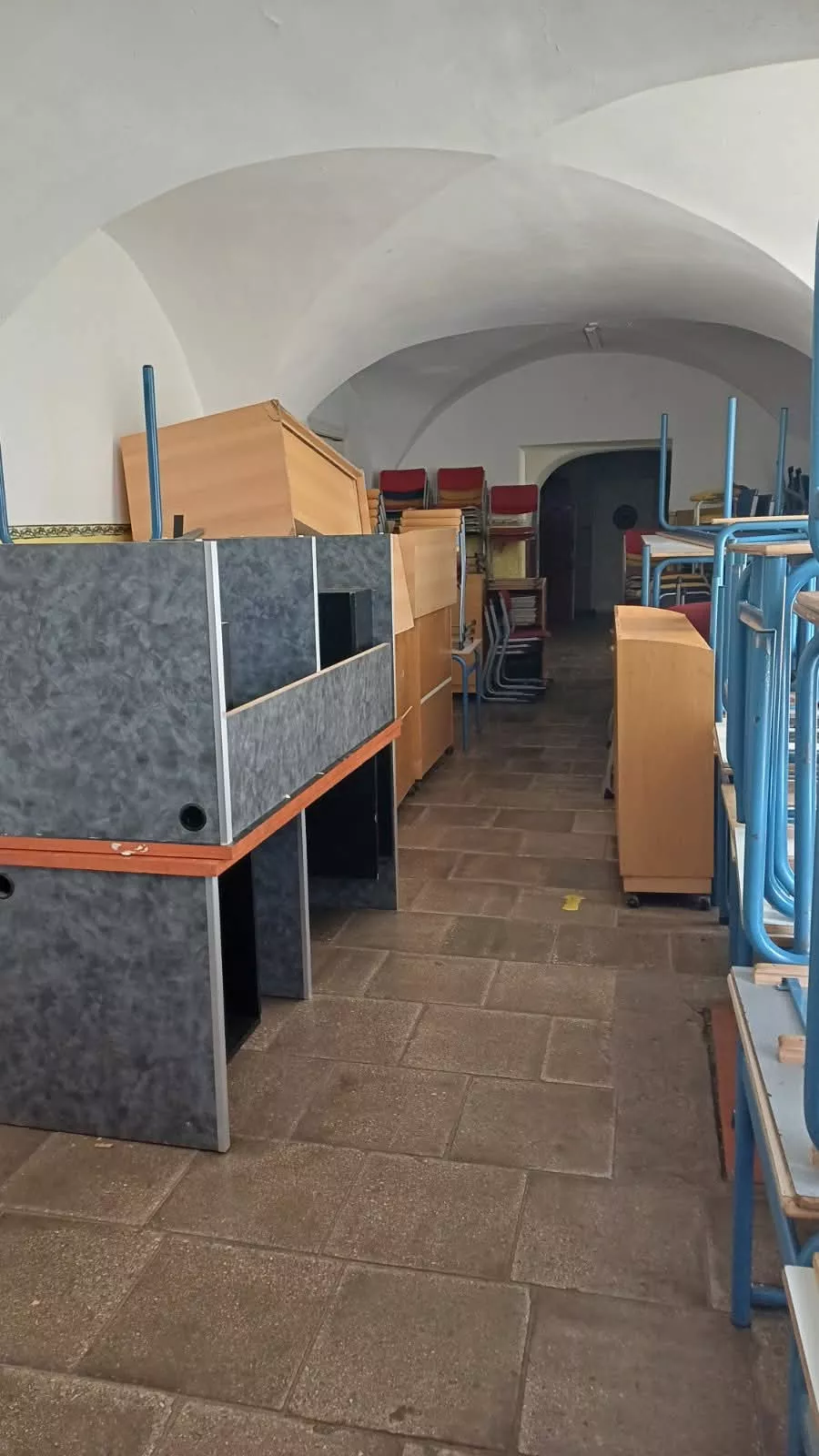 Радомишльська громада отримала шкільні меблі від німецького міста-побратима