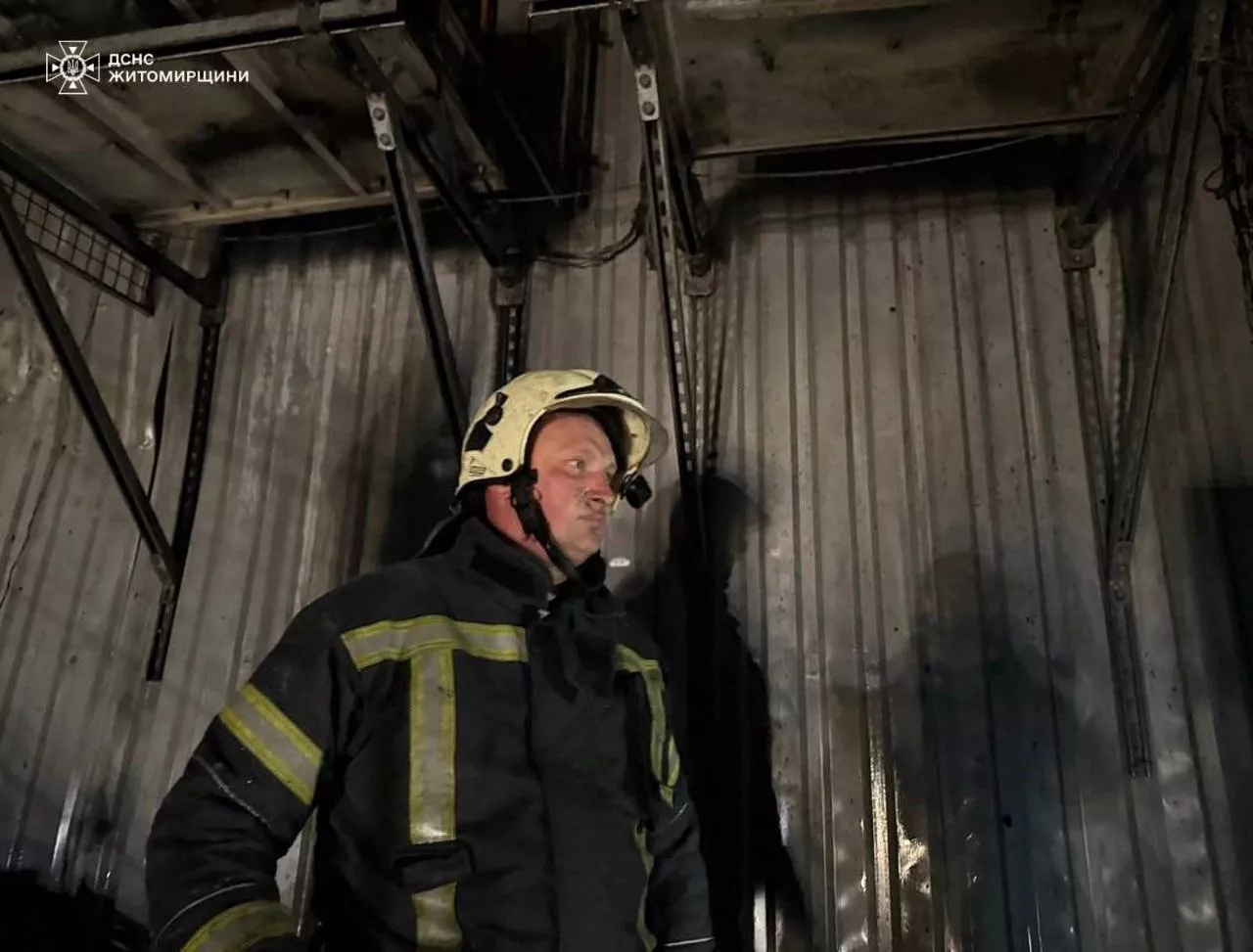 У Радомишлі рятувальники ліквідували пожежу в магазині